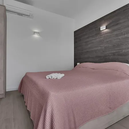 Beachfront Srzic Apartamento *