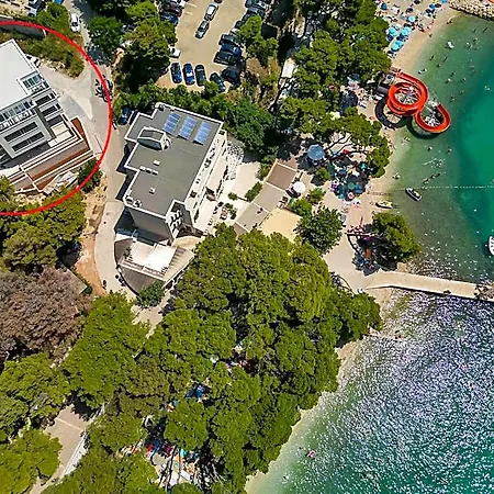 Beachfront Srzic Apartment Makarska