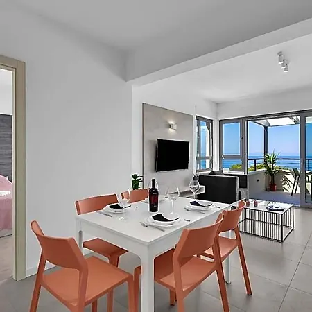 Beachfront Srzic Apartment