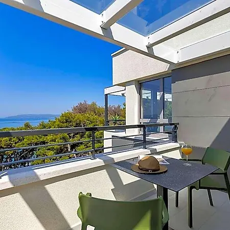 Beachfront Srzic Apartment Makarska