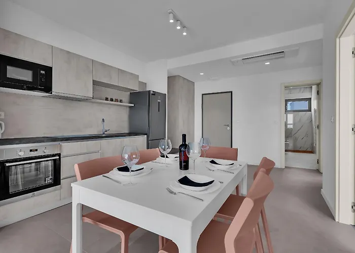 Beachfront Srzic Apartment *