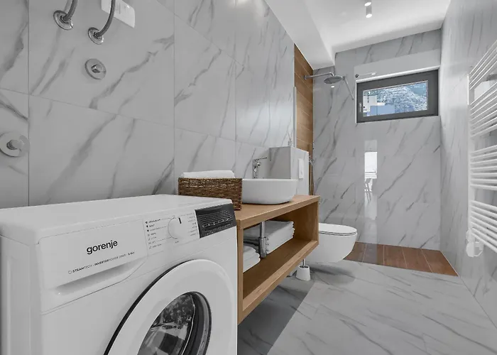 Beachfront Srzic Apartment Makarska