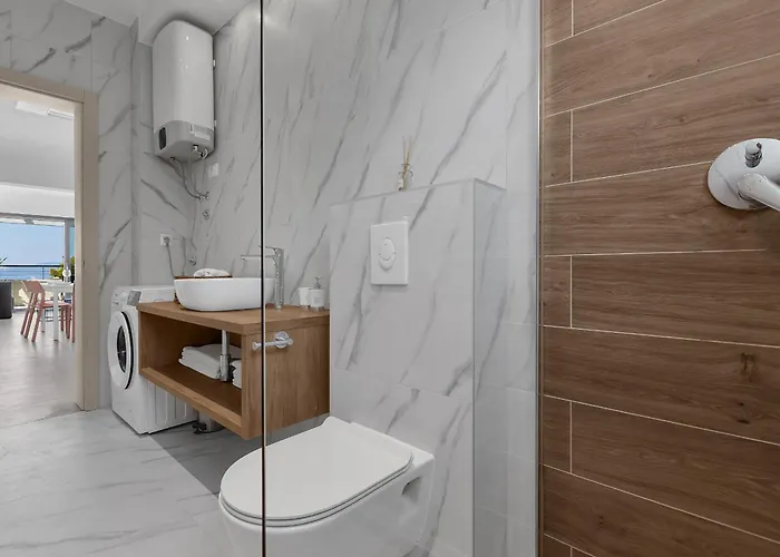 Beachfront Srzic Apartment *